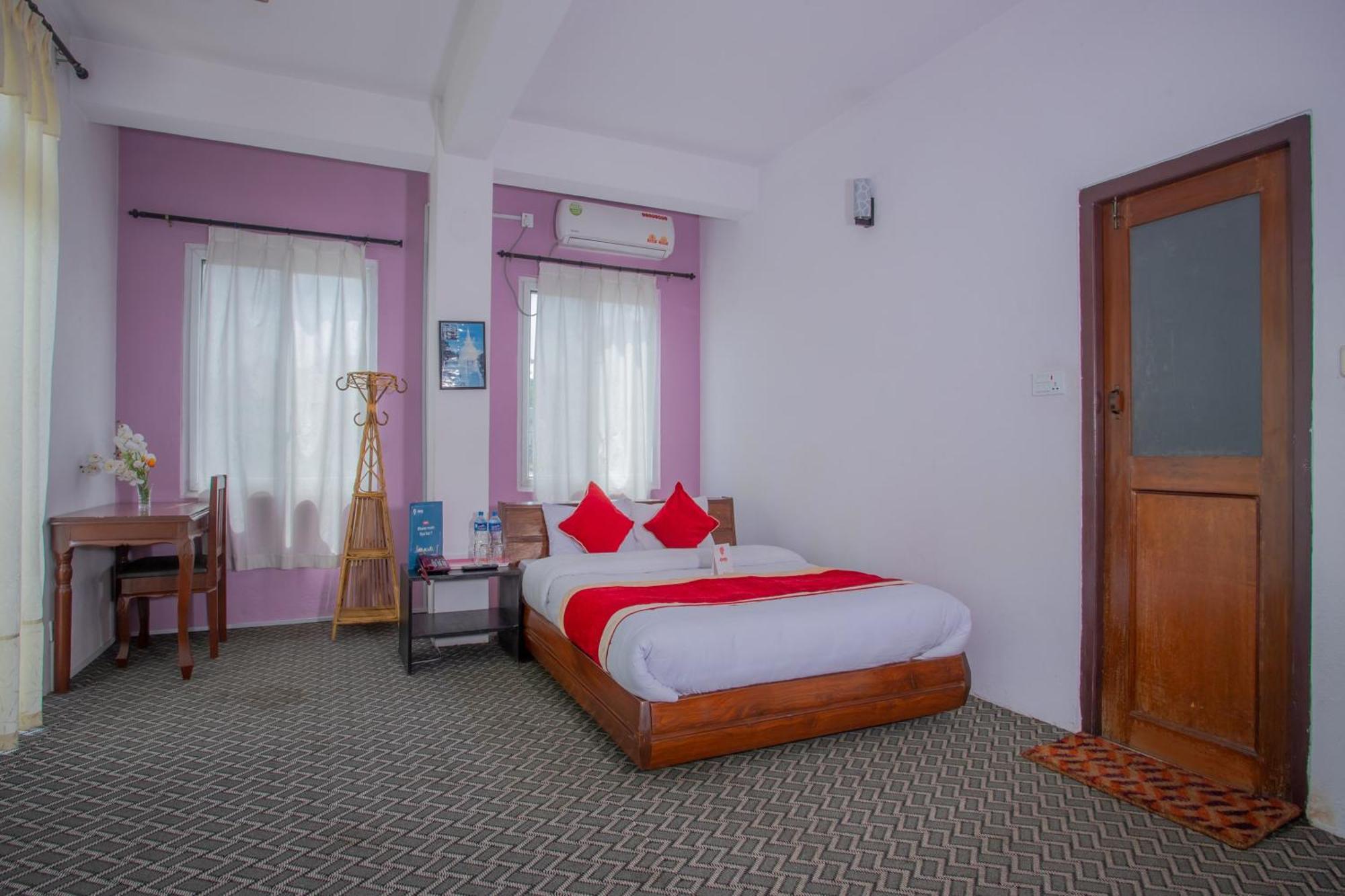 Oyo 135 Lost Garden Apartment And Guest House Katmandú Exterior foto