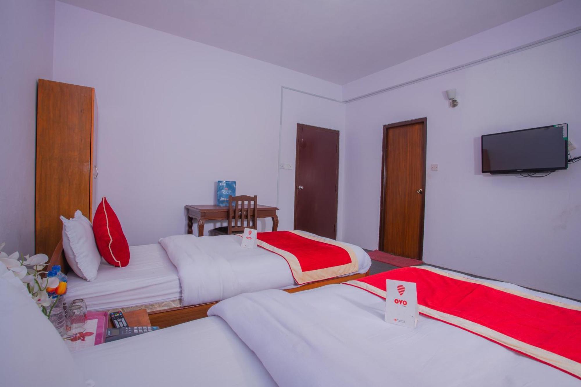 Oyo 135 Lost Garden Apartment And Guest House Katmandú Exterior foto
