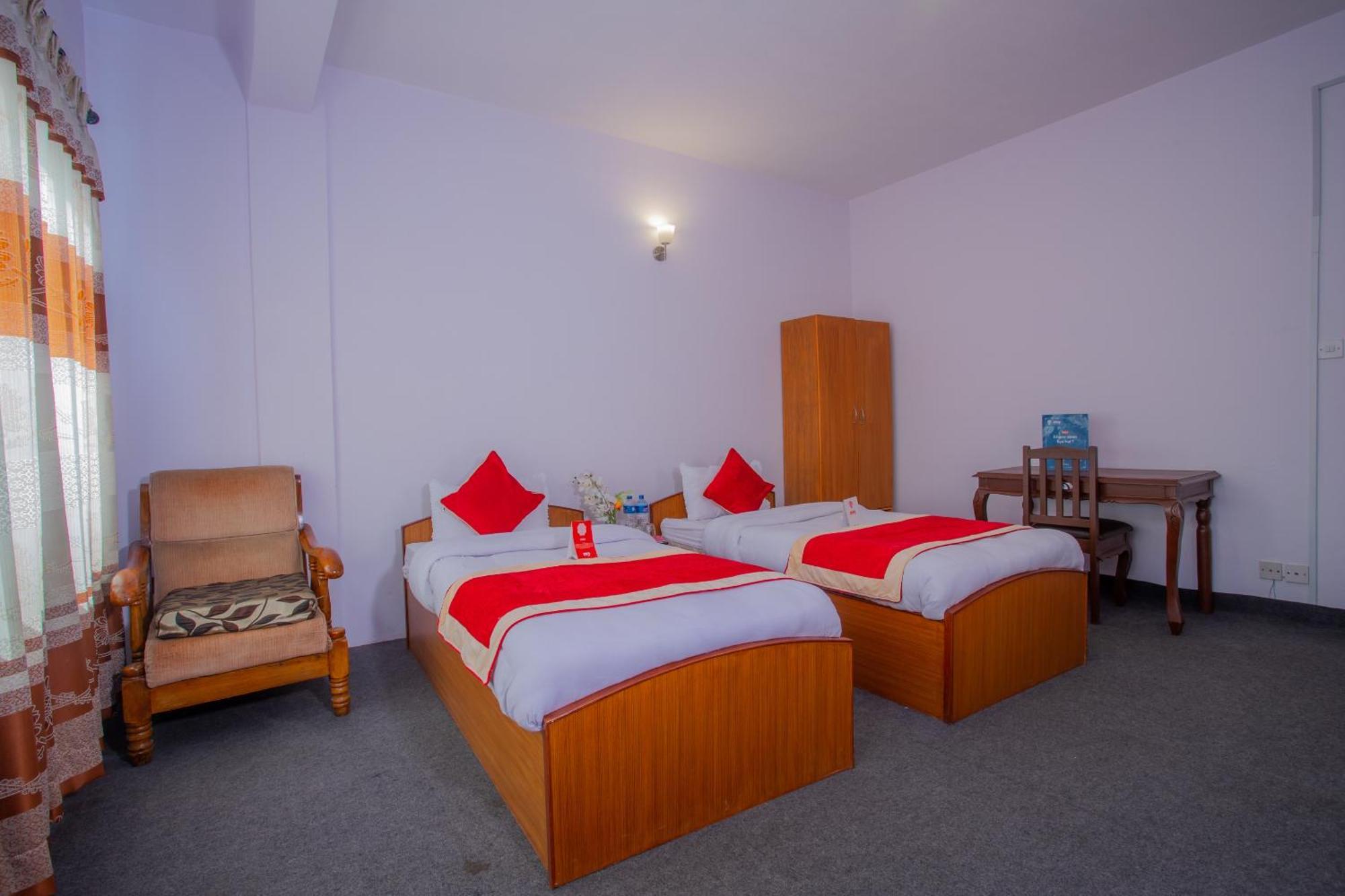 Oyo 135 Lost Garden Apartment And Guest House Katmandú Exterior foto